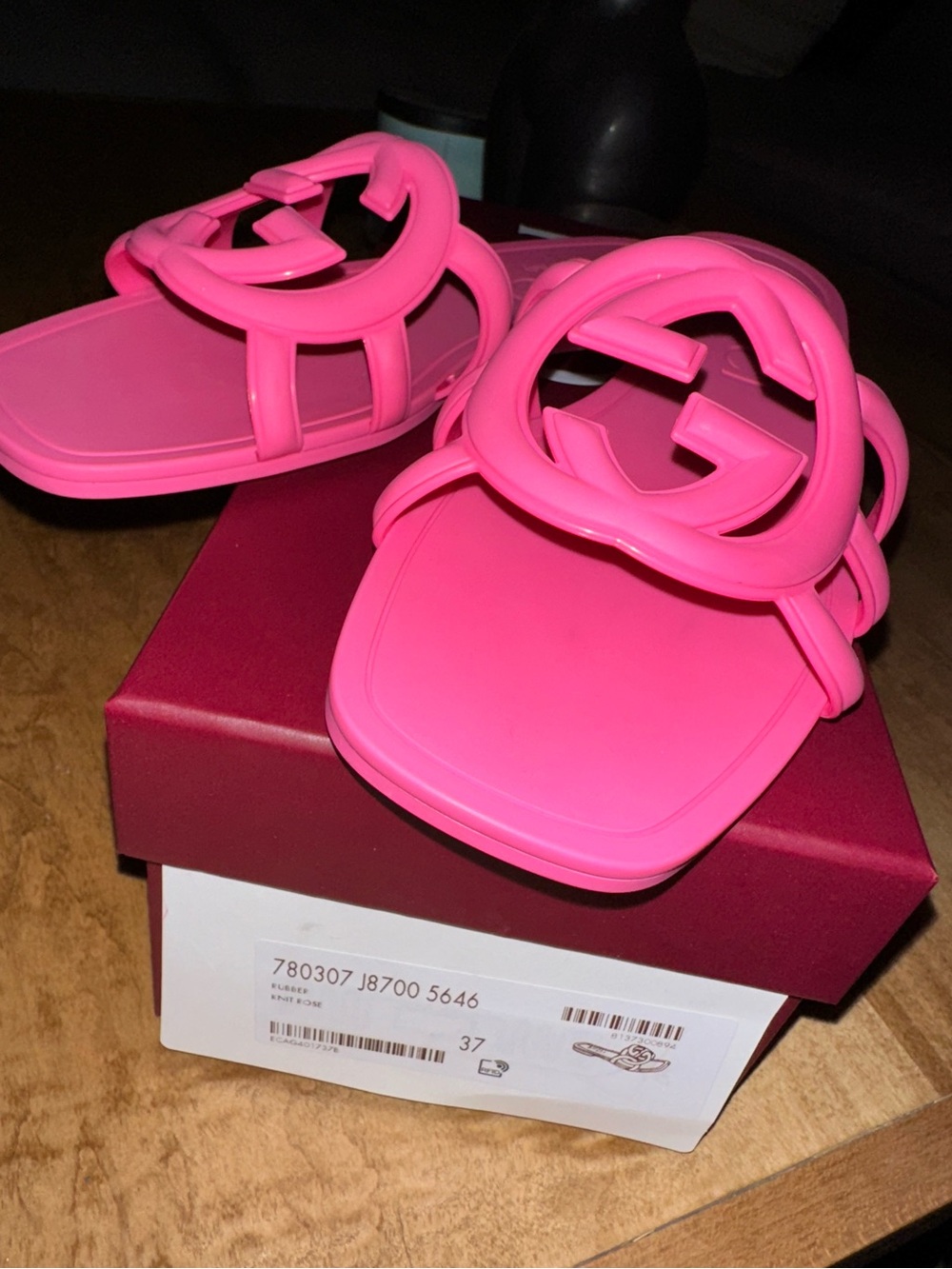 100% Gucci Pink Rubber GG Slide Sandals - Picture 3 of 8